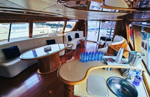 Dubai Marina Alquiler De Eote | Riviera Leisure Yachts Dubai