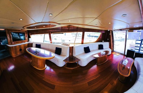 Dubai Marina Alquiler De Eote | Riviera Leisure Yachts Dubai