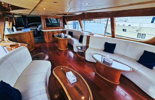 Dubai Marina Alquiler De Eote | Riviera Leisure Yachts Dubai