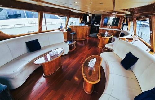Dubai Marina Alquiler De Eote | Riviera Leisure Yachts Dubai