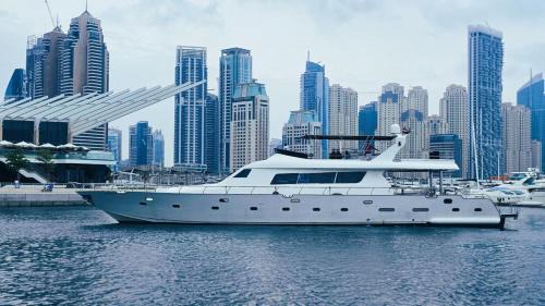 Dubai Marina Alquiler De Eote | Riviera Leisure Yachts Dubai