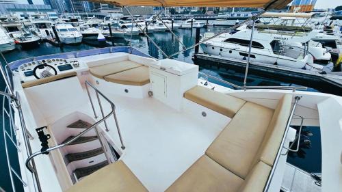 Dubai Marina Alquiler De Eote | Riviera Leisure Yachts Dubai