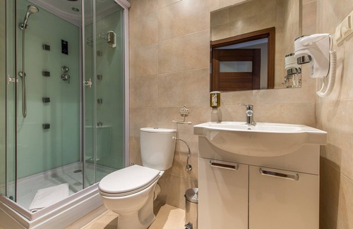 Olszewnica Nowa Hotel | Riviera Resort Modlin Airport