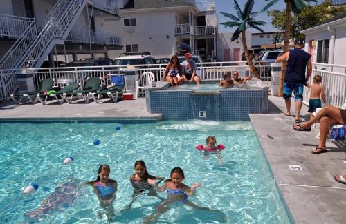 Wildwood Hotel | Riviera Resort & Suites