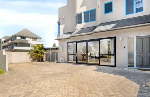 Mount Maunganui Casa | Riviera Retreat - in the heart of the Mount