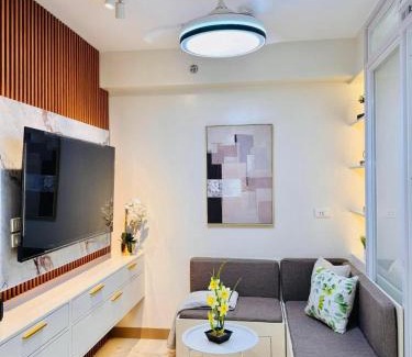 Iloilo Apartamento | RJ Elite Escape 2BR Condo w balcony near SM Iloilo