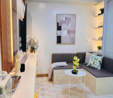 Iloilo Apartamento | RJ Elite Escape 2BR Condo w balcony near SM Iloilo