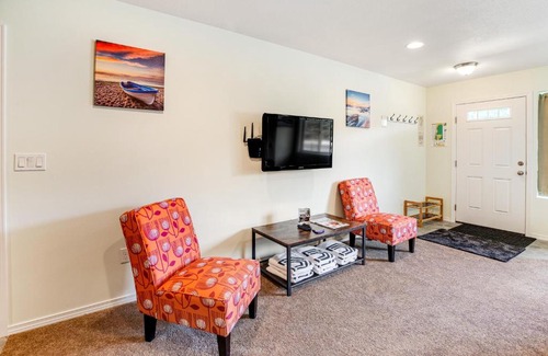 Rockaway Beach Casa | RJD Beachside Vacation Home B