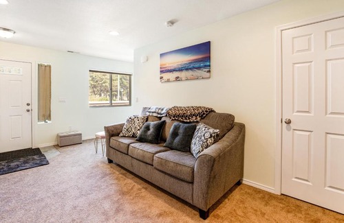 Rockaway Beach Casa | RJD Beachside Vacation Home B