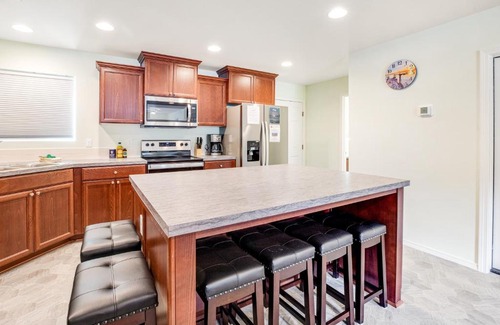 Rockaway Beach Casa | RJD Beachside Vacation Home B