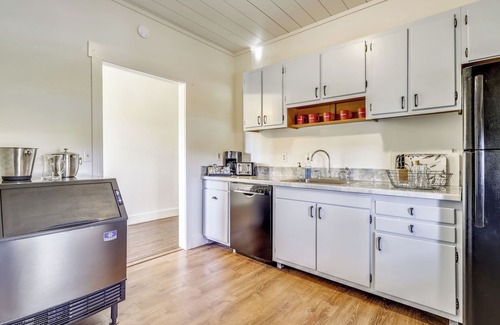 Swanton Casa | RM 7: Lake access, Pond view, Gas fireplace, Par-3