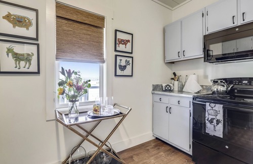 Swanton Casa | RM 7: Lake access, Pond view, Gas fireplace, Par-3