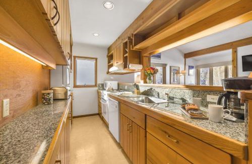 Moose Wilson Road Apartamento | RMR: Geranium 2621 Condo in The AspensWilsonWY