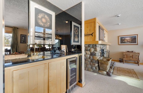 Moose Wilson Road Casa | RMR: Hermosas vistas en 3 dormitorios Cove Condo! Actividades gratis incluidas!