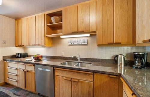 Moose Wilson Road Casa | RMR: Hermosas vistas en 3 dormitorios Cove Condo! Actividades gratis incluidas!