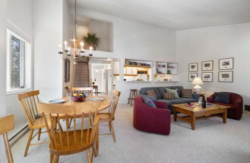Moose Wilson Road Apartamento | RMR: Mountain Maple 4 Condo in The Aspens