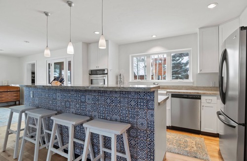 Wilson Casa | RMR: Cozy 4BR Home with Large Backyard to Relax
