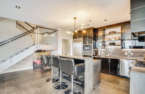 Elkhart Lake Casa | Road America Retreat: Modern Villa w/ Garage!