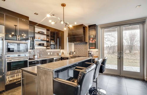Elkhart Lake Casa | Road America Retreat: Modern Villa w/ Garage!