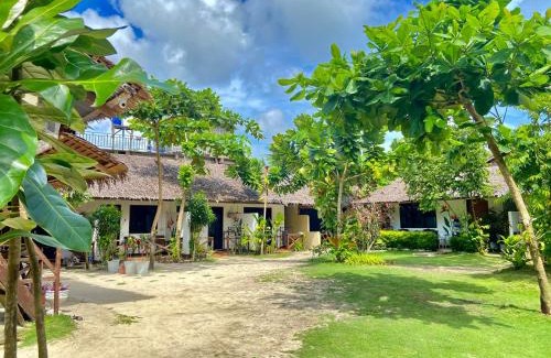 Catangnan Casa | Road Garden Villa