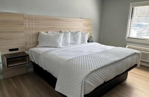 Petal Hotel | Road House Hotel & RV Park