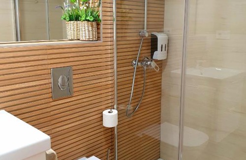 Carretera de la Sierra Casa | Road Sierra 95 Habitación privada con baño y zona de cocina