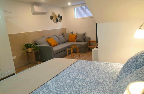 Carretera de la Sierra Casa | Road Sierra 95 Habitación privada con baño y zona de cocina