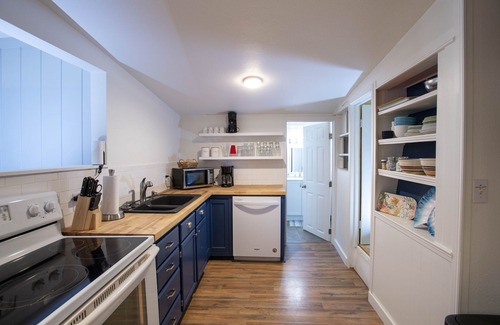 Buchanan Dam Cabina | Roadside at 'Bout Dam Time - Cozy Lakeside Cabin & A Nature Retreat