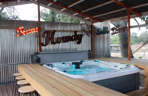 Buchanan Dam Cabina | Roadside at 'Bout Dam Time - Cozy Lakeside Cabin & A Nature Retreat