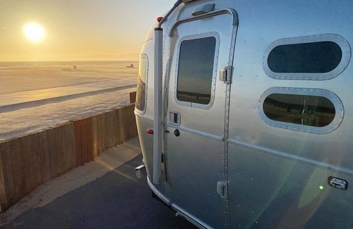 Pacific Beach Alquiler De RV | Roam and Board