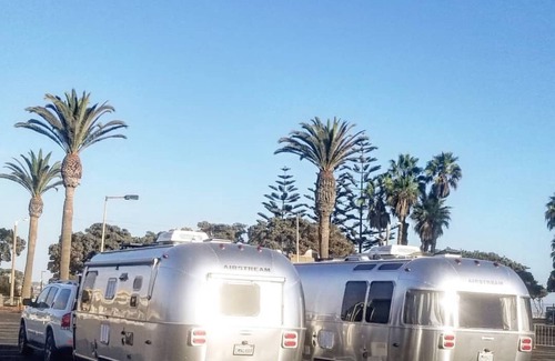 Pacific Beach Alquiler De RV | Roam and Board