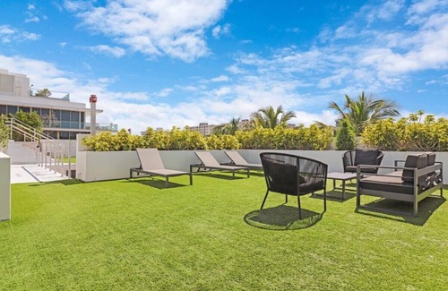 South Pointe Casa | Roami at 250 Collins | Rooftop Pool | 3 Bedroom