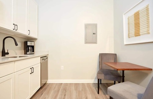 Central Business District Apartamento | Roami at Canal Quarters | Studio #05