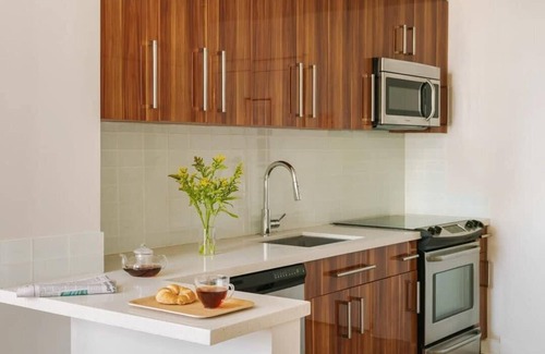 Central Business District Casa | Roami at Duncan Plaza | One Bedroom