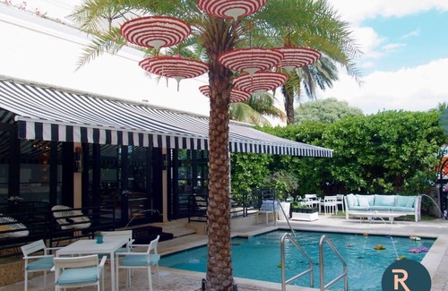 Flamingo/Lummus Apartamento | Roami at Hotel Astor | Pool | Queen Studio #13