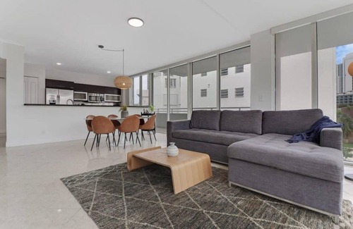 Sunny Isles Beach Apartamento | Roami at Sunny Isles | Rooftop Pool | 4 Bedroom