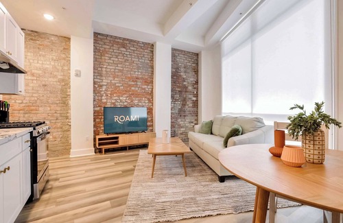Arts/Warehouse District Casa | Roami at The Churchill | 2 Bedroom