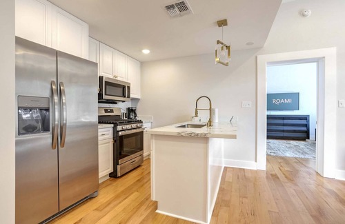 Arts/Warehouse District Casa | Roami at The Churchill | 2 Bedroom | Balcony & Trundle