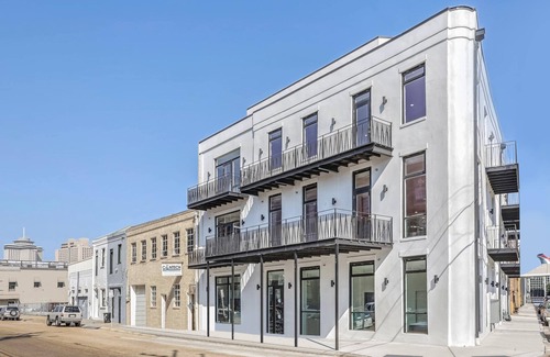 Arts/Warehouse District Casa | Roami at The Churchill | 2 Bedroom | Balcony & Trundle