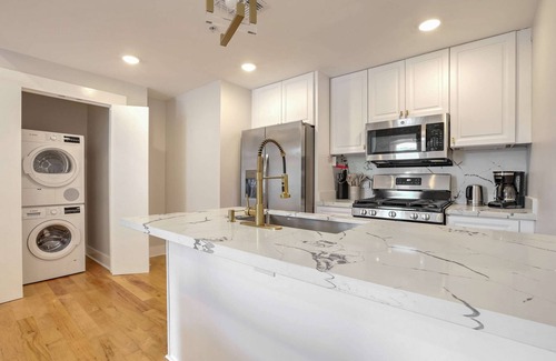 Arts/Warehouse District Casa | Roami at The Churchill | 2 Bedroom | Balcony & Trundle