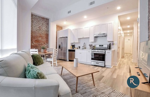 Arts/Warehouse District Casa | Roami at The Churchill | 3 Bed Combo | 2 Units