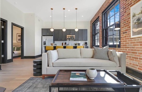 Arts/Warehouse District Casa | Roami at The Lola | Group Friendly | 7 Bed Combo