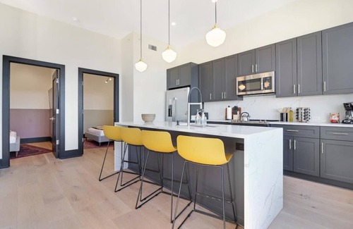Arts/Warehouse District Casa | Roami at The Lola | Group Friendly | 7 Bed Combo
