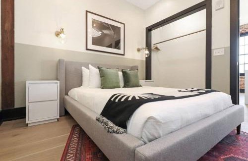 Arts/Warehouse District Casa | Roami at The Lola Near Bourbon St 3BR #45