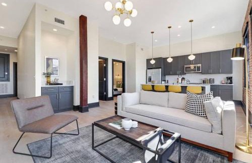 Arts/Warehouse District Casa | Roami at The Lola Near Bourbon St 3BR #49
