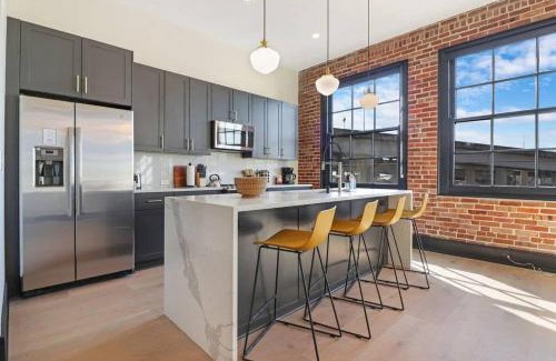 Arts/Warehouse District Casa | Roami at The Lola Near Bourbon St 3BR #56