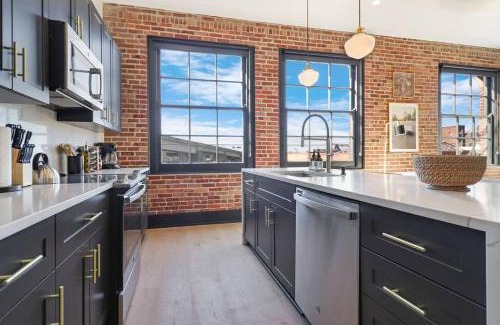 Arts/Warehouse District Casa | Roami at The Lola Near Bourbon St 3BR #56
