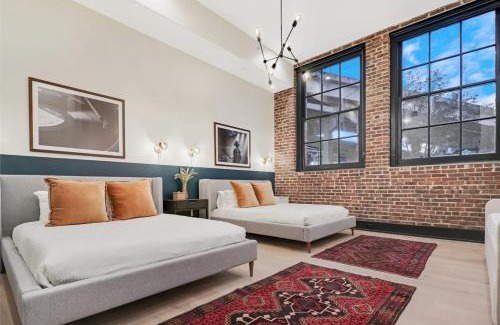 Arts/Warehouse District Casa | Roami at The Lola Near Bourbon St Bach Suite #31