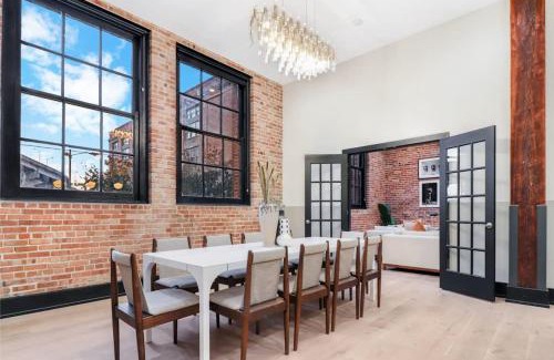 Arts/Warehouse District Casa | Roami at The Lola Near Bourbon St Bach Suite #31