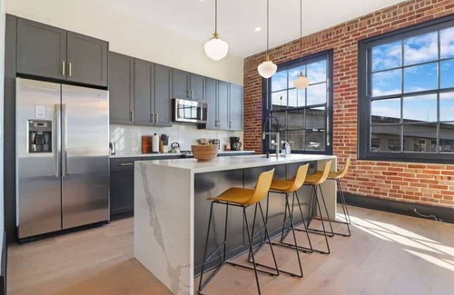Arts/Warehouse District Hotel | Roami at The Lola Near Bourbon St 3BR #42
